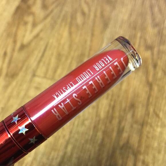 Jeffree Star Velour Liquid Lipstick in Pink Kitten Shade Dark Pink - Picture 2 of 6